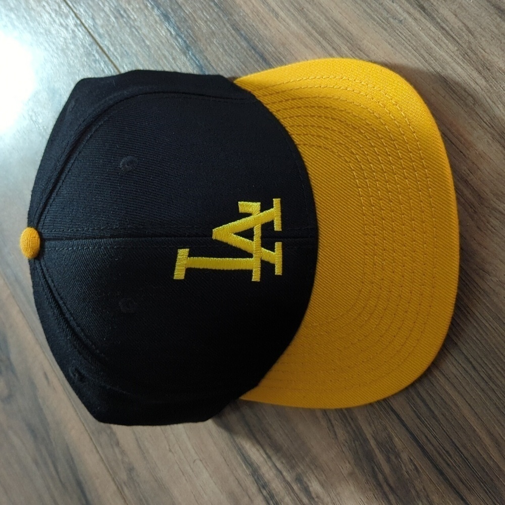 LA Baseball snapback hat. Gold and black snapback baseball hat.